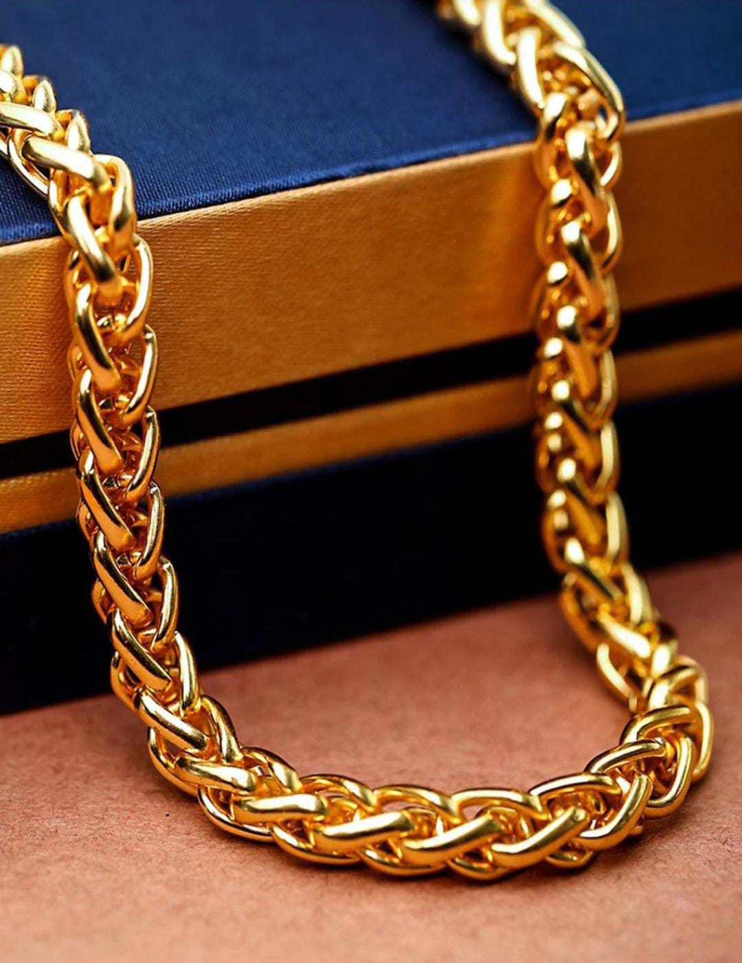 Bold Gold Polished Stylish Chain Necklace For Men and Women